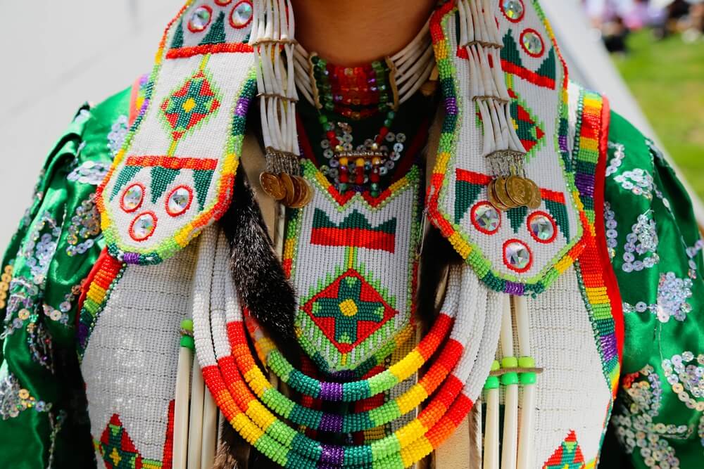 Renowned for their distinctive aesthetics, First Nations casinos in Canada incorporate many elements of their cultural heritage into their design. Art by indigenous peoples is prominently featured, and eco-conscious architecture is often adopted to echo tribal identities.